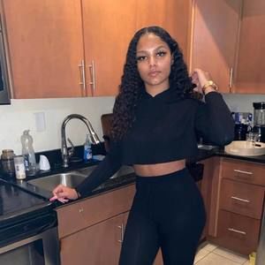 Meet your Posher, Jaela